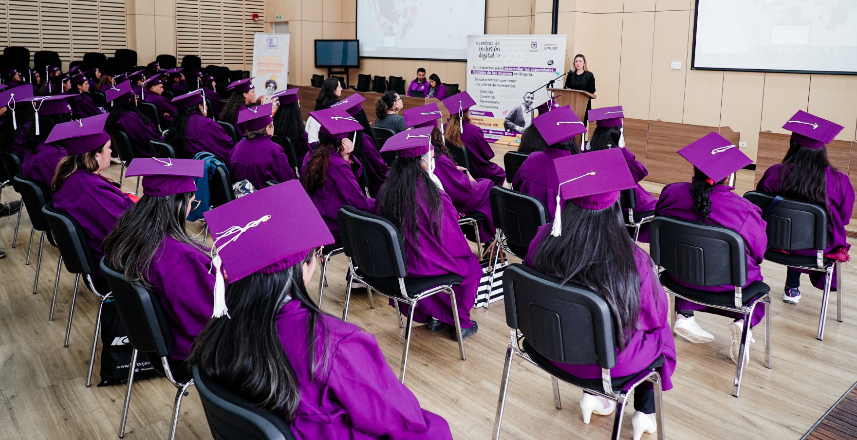 Mujeres graduadas