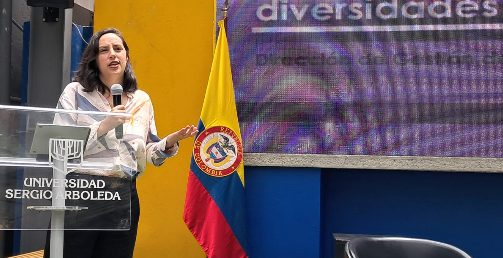 funcionaria de sdmujer