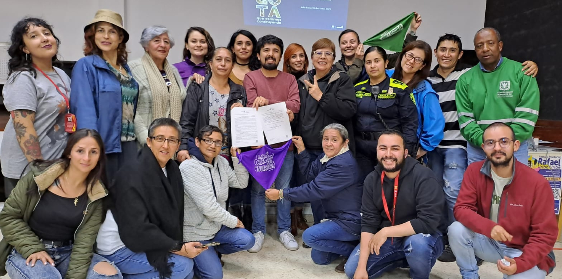 Grupo de personas que hacen parte de Comités Operativos Locales de Mujeres y Equidad de Género