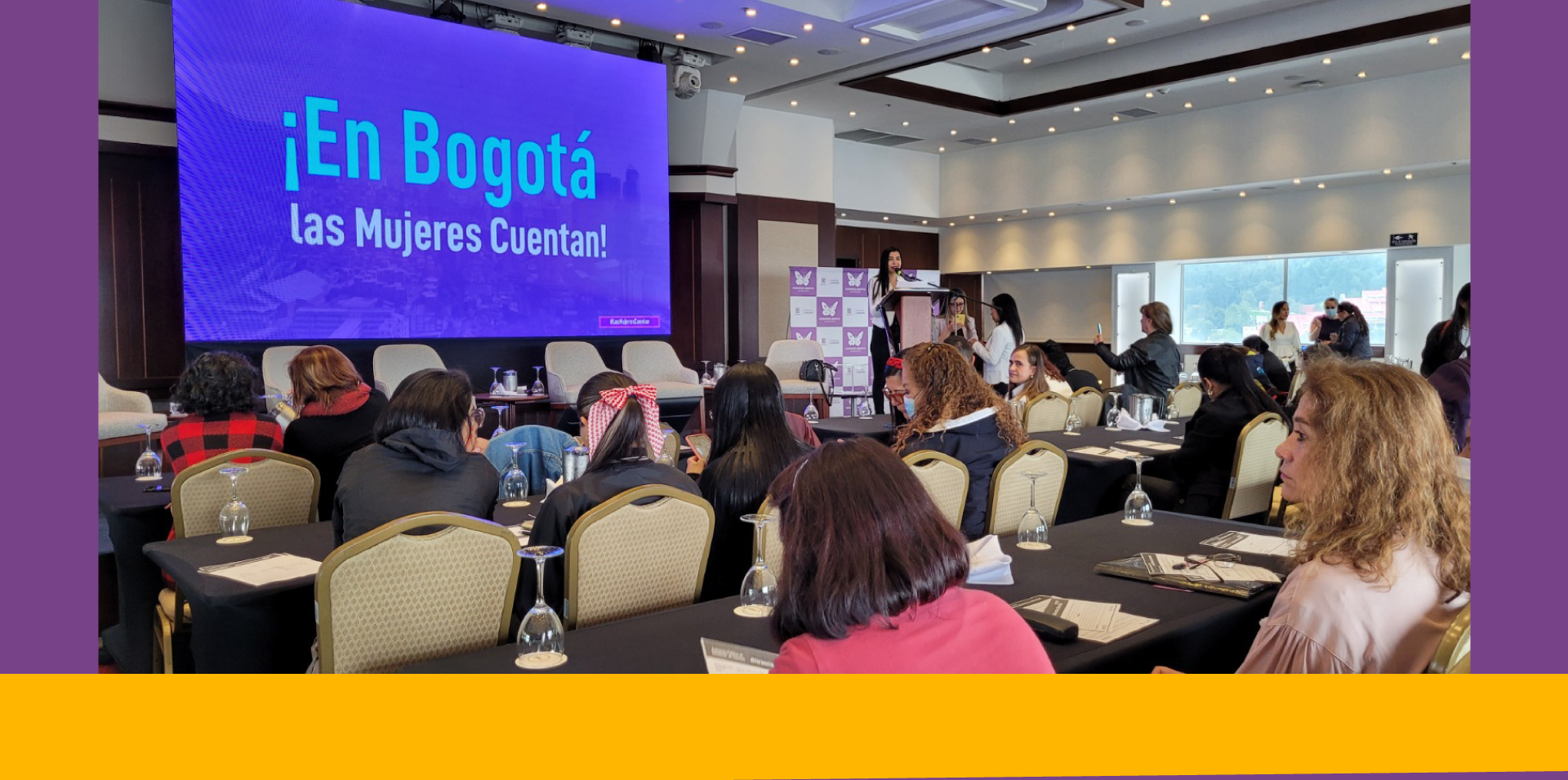 Mujeres participando en mesas de trabajo de "En Bogotá las Mujeres cuentan"