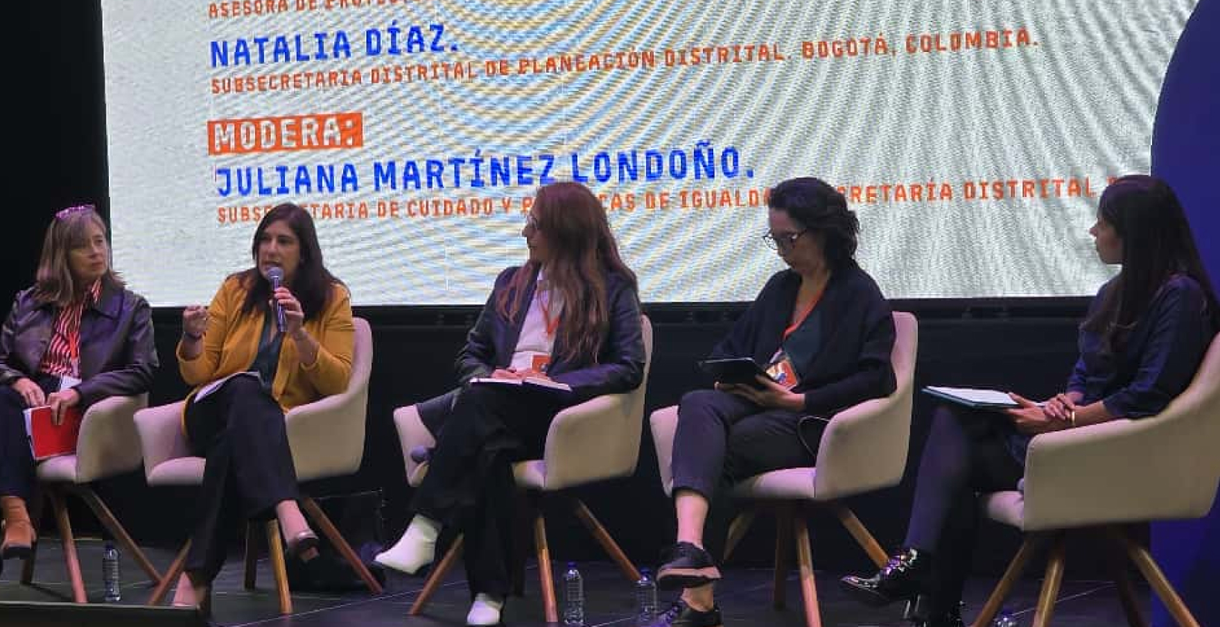 Panelistas del foro