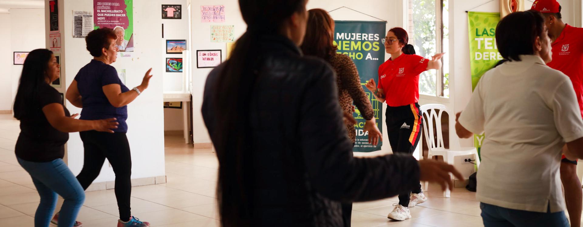 Mujeres realizando actividad fisica