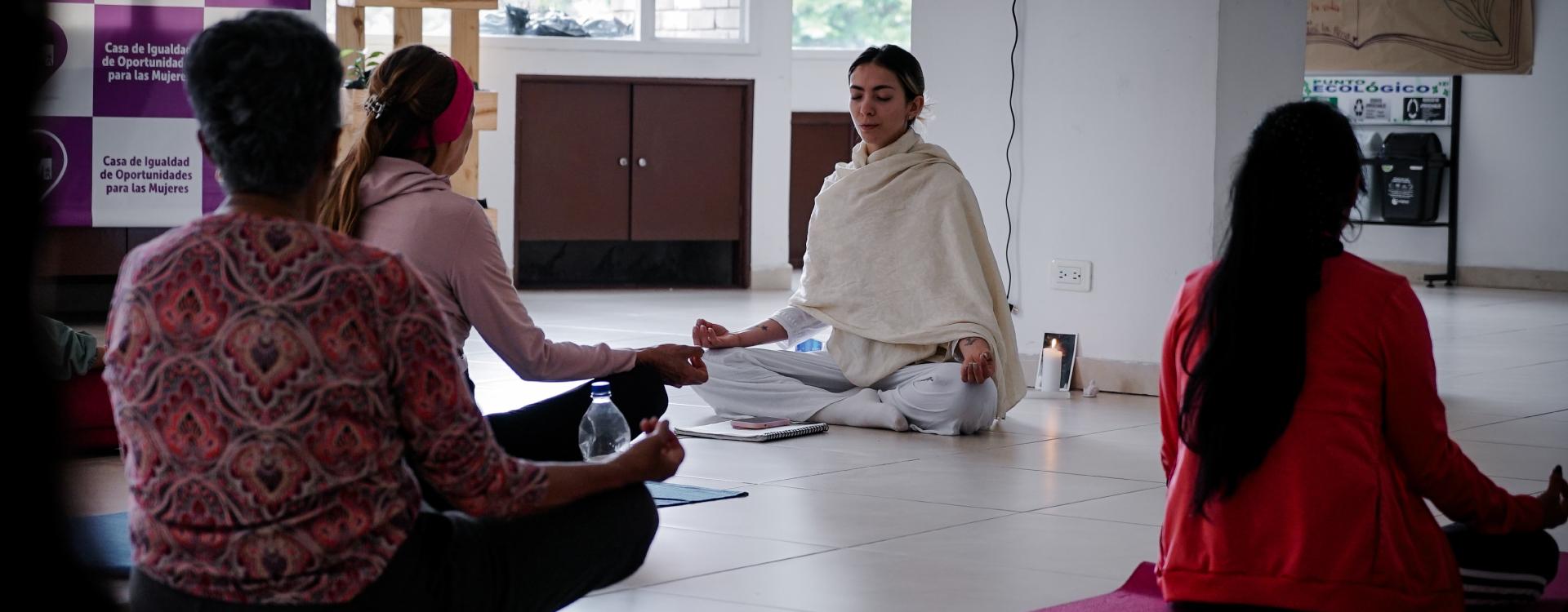 Mujeres en servicio de CIOM