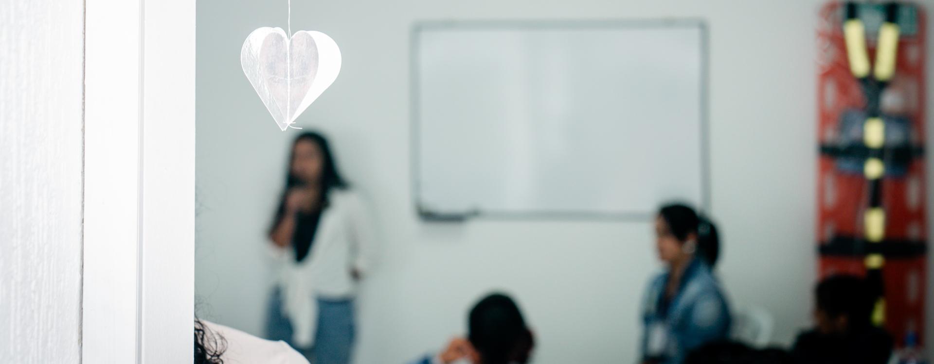 Funcionaria de CIOM en atención