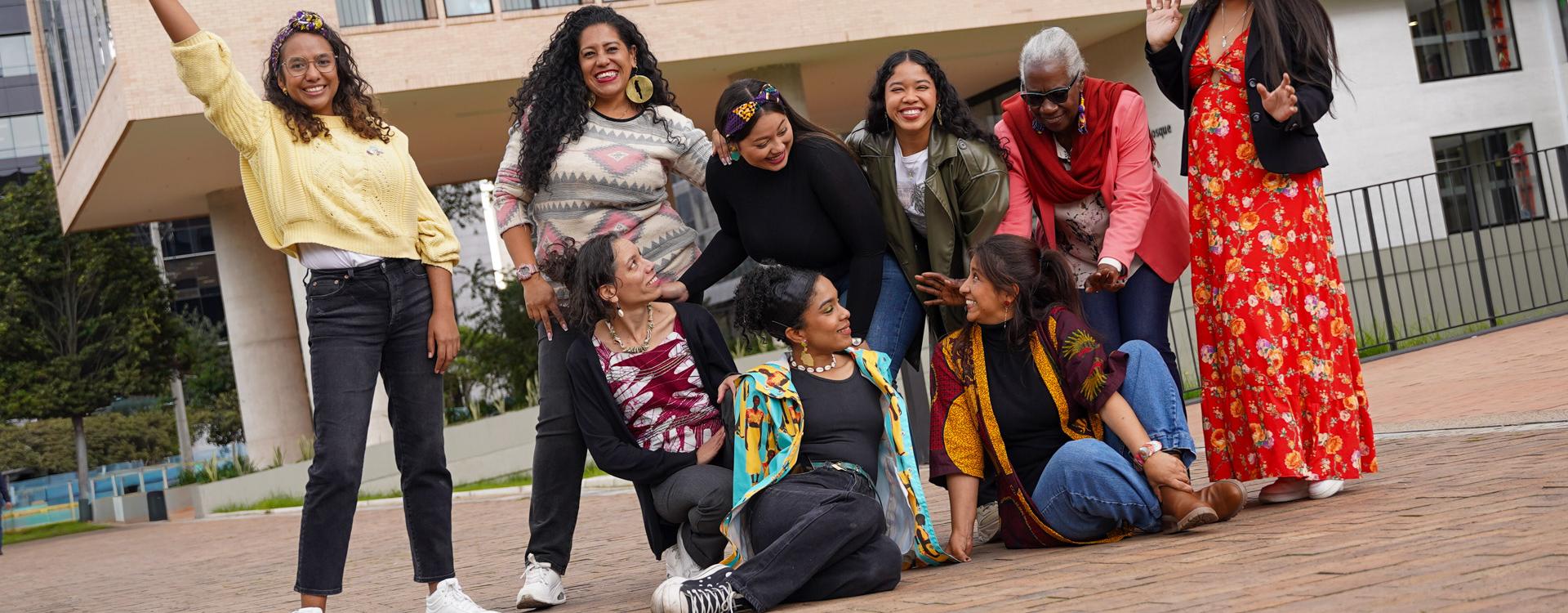 Mujeres sonriendo 