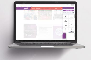 Imagen de pc con pantallazo de herramienta de accesibilidad web