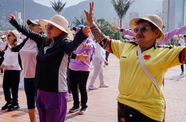 Mujeres en servicios de com