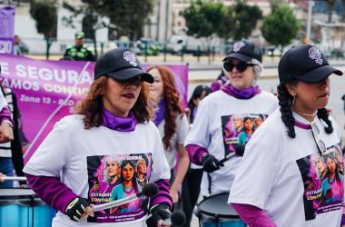 Mujeres en batucada