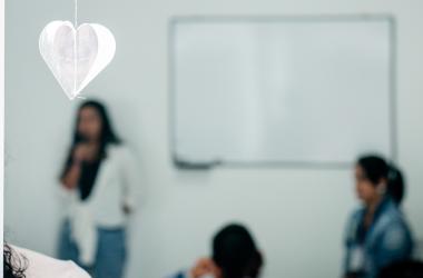 Funcionaria de CIOM en atención