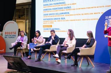 Panelistas de foro internacional