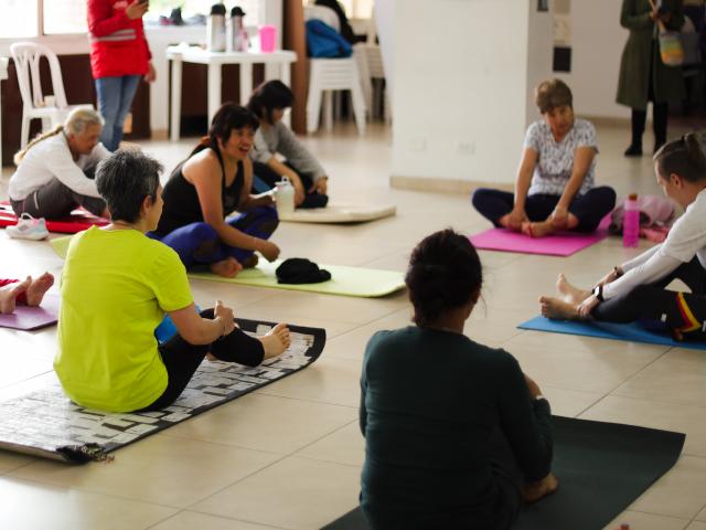 Mujeres realizan actividades de respiro en CIOM