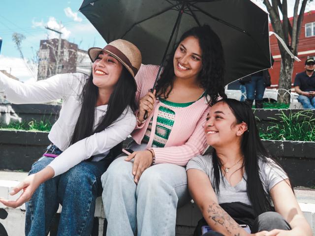 Mujeres jovenes se toman foto