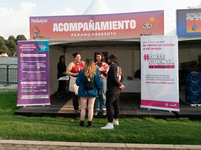 Punto de información de SDMujer en Festival "Todas a todo Volumen"